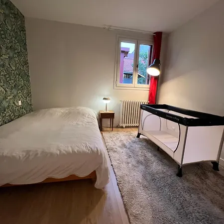 Dom wakacyjny Huge House 210sqm 19 People Private Outdoor 2 Parking Location Saint-Ouen (Seine-Saint-Denis)