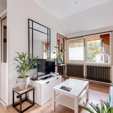 Dom wakacyjny Huge House 210sqm 19 People Private Outdoor 2 Parking Location Saint-Ouen (Seine-Saint-Denis)