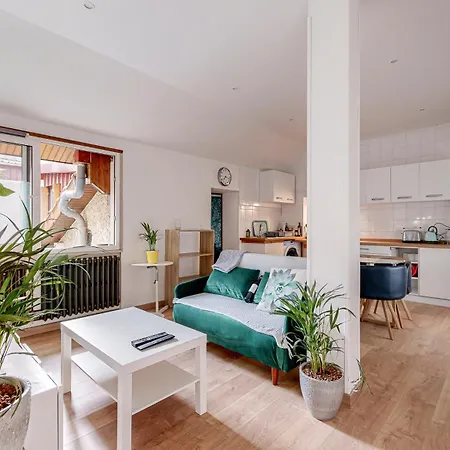Dom wakacyjny Huge House 210sqm 19 People Private Outdoor 2 Parking Location Saint-Ouen (Seine-Saint-Denis)