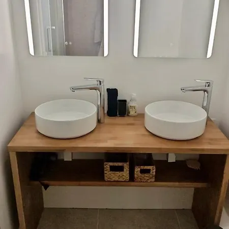 Huge 210m2 House And Studio-19 People-private Garden-2 Inside Parking- 20min Louvre